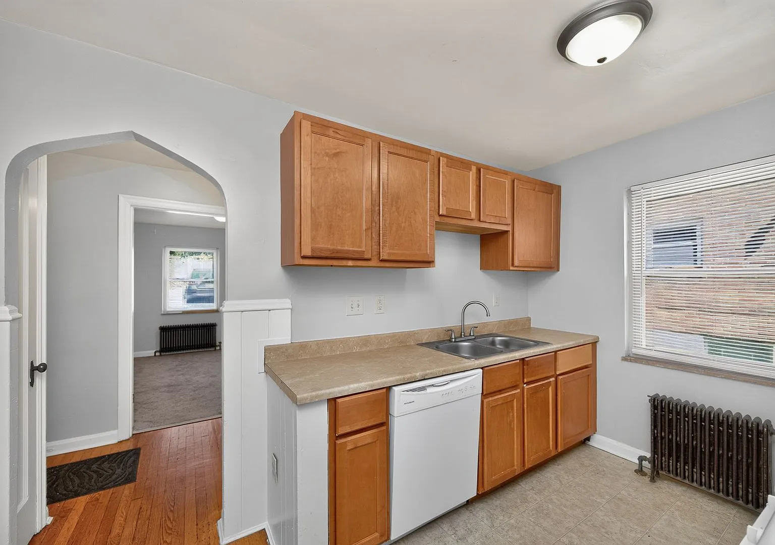 1 bed, 1.0 bath, 575 sqft, $975 — Photo 3
