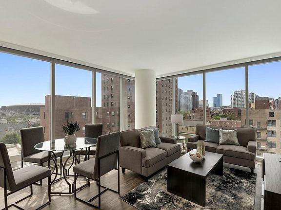 2nd image of 1401 S Michigan Ave