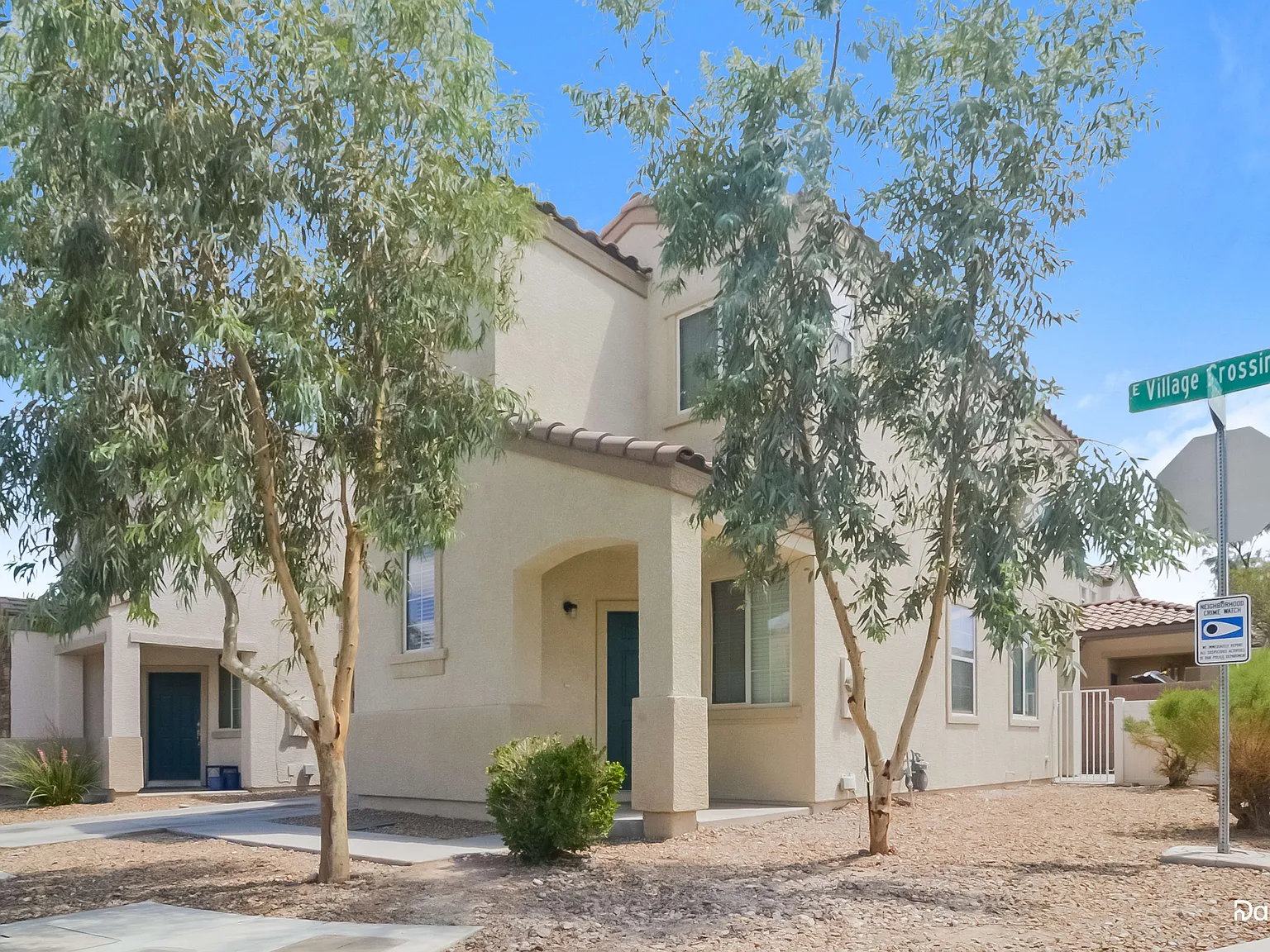 3 bed, 2.5 bath, 1304 sqft, $2,105 — Photo 2