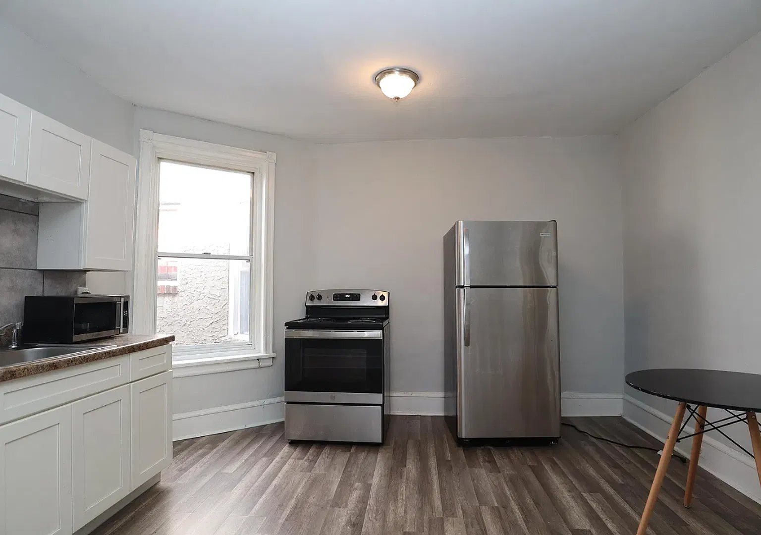 108 S Peach St, — Photo 2