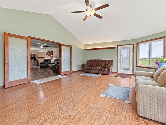 5th image of 9161 Cochran Rd