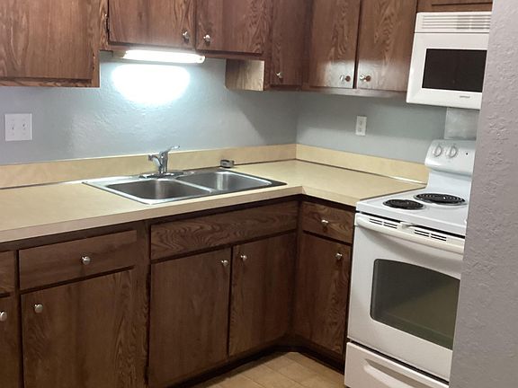 5th image of 225 N Elizabeth St #6E