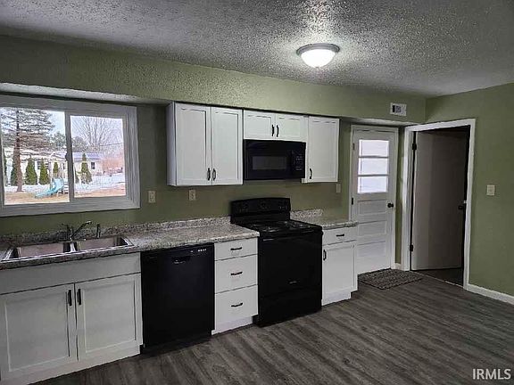 4th image of 19093 Oak St