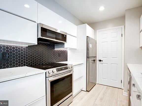 5th image of 7707 Lafayette Forest Dr APT 21
