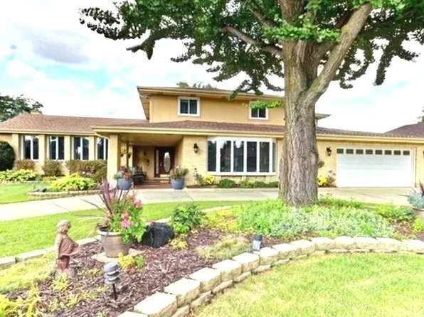 397 Meadowlark Rd, Bloomingdale, IL 60108