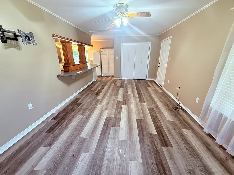 413 Lynn St — Photo 8