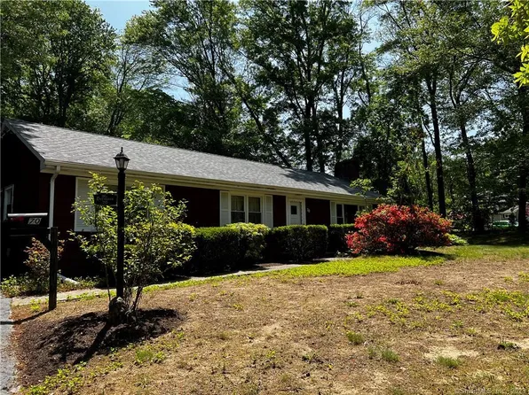 70 Suzanne Circle, Trumbull, CT 06611