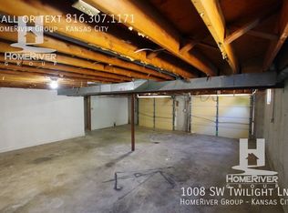 1008 SW Twilight Ln, Blue Springs, MO 64015