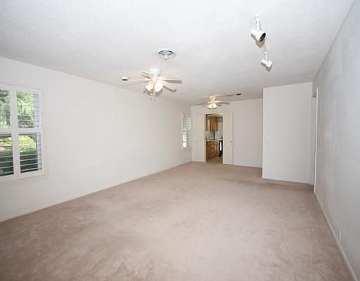 4th image of 1 Townhouse Ln