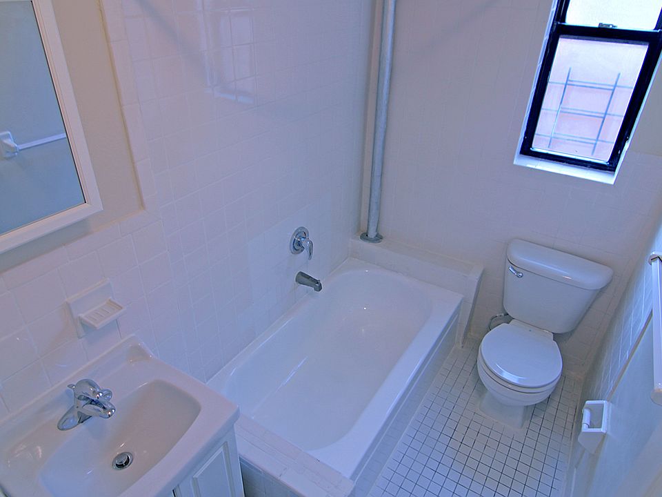 2nd image of 1733 University Ave APT 3