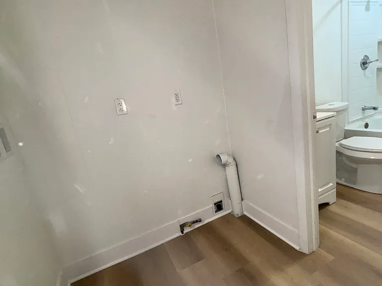 2120 Emmons Ave — Photo 8