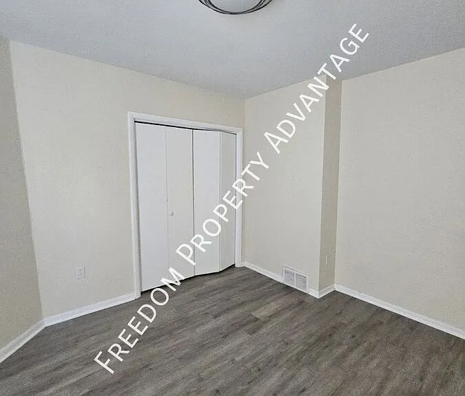 130 Hall Ave #BOTTOM — Photo 19