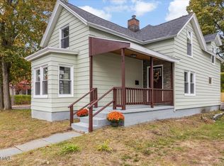 23 4th St, Glens Falls, NY 12801