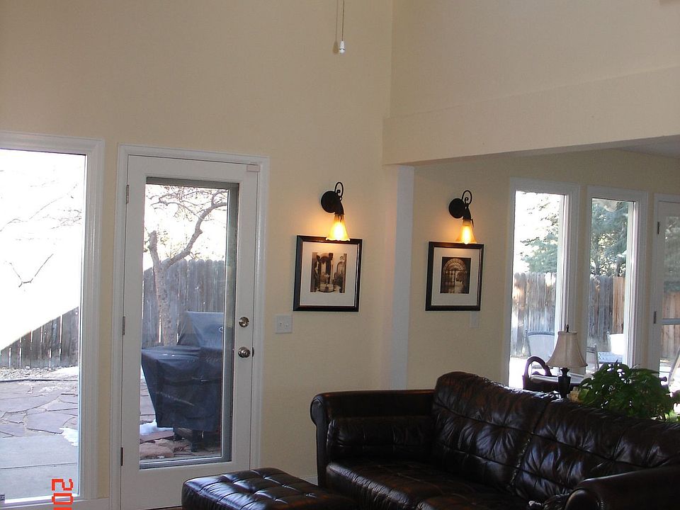 Vaulted Ceilings/Skylights in Living Room