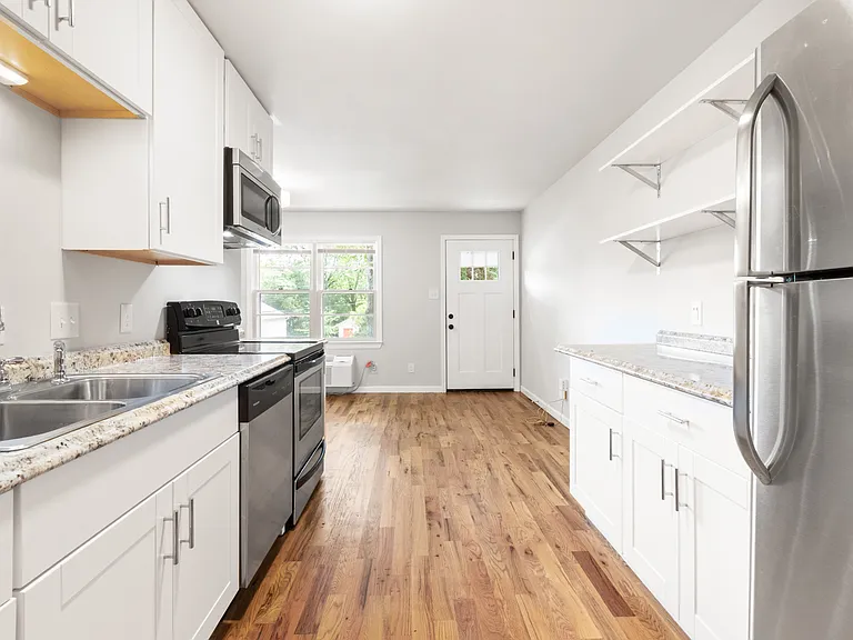1009 N Buchanan Blvd #L — Photo 10