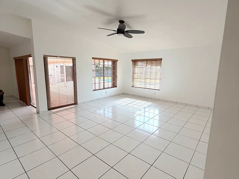 18600 SW 127th Pl — Photo 16