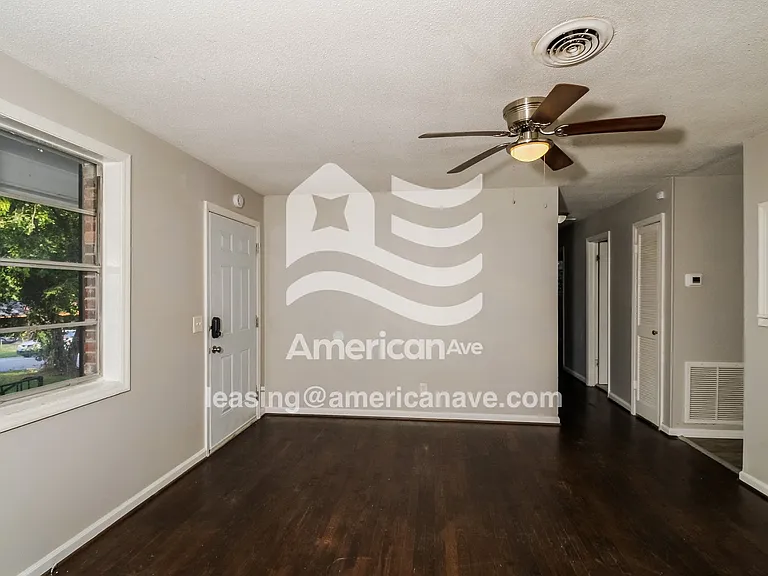9093_003_wm_-_living_room_13099477.jpg