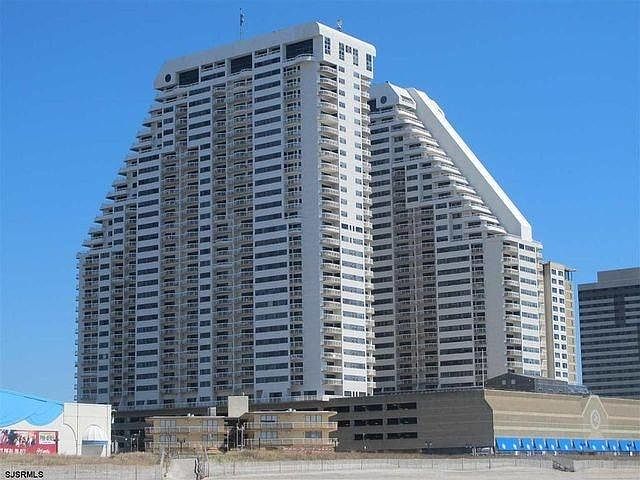 Ocean Club Tower 1 and 2 Ocean Front with tons of amenities