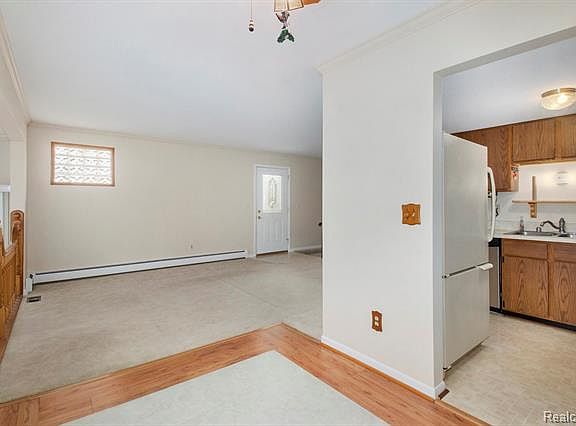 5th image of 9995 Cambridge Ct #1