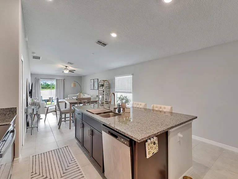 401 Royal Empress Dr — Photo 10
