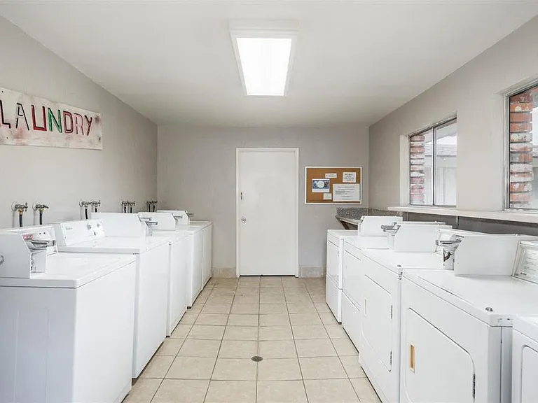 Scottsmen Too Apartments — Photo 30
