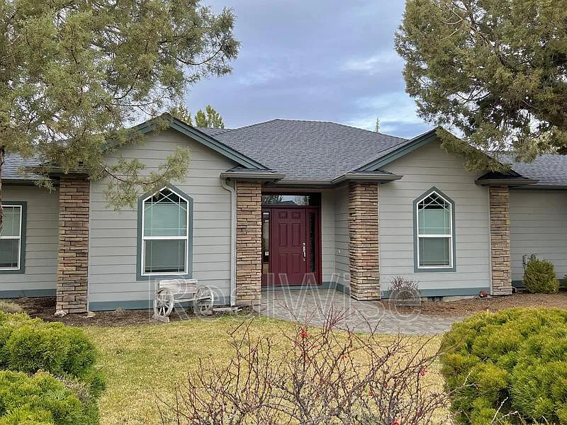 835 Nutcracker Dr