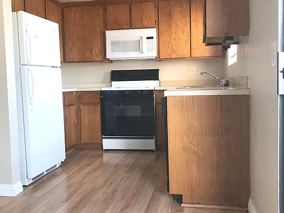 3rd image of 25880 Dartmouth St #13