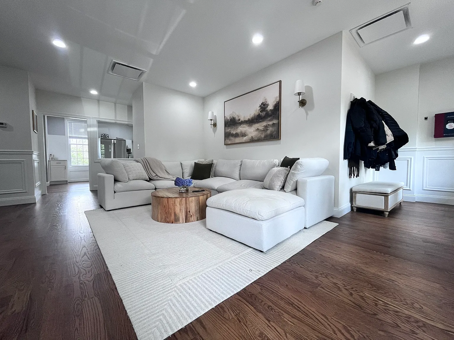 2 bed, 1800 sqft, $3,999 — Photo 2