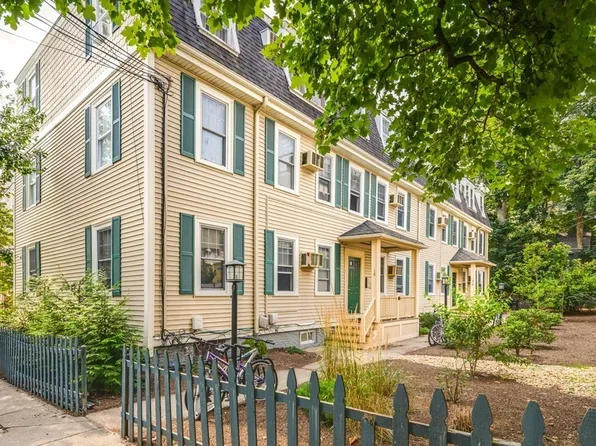 18-20 Roberts St, Brookline, MA 02445