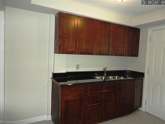 3rd image of 17933 Chagrin Blvd