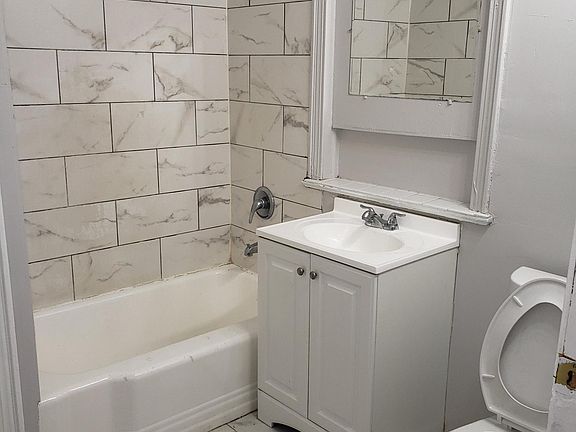 4th image of 213 S Harrison St #3L