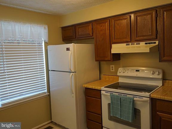 5th image of 3644 Seaford Ct