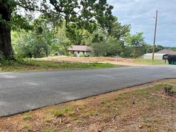 2nd image of 201 Breezehill Rd