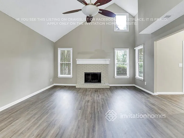 1222 Raleigh Ct — Photo 3