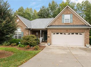 125 Meadows Edge Rd, Clemmons, NC 27012