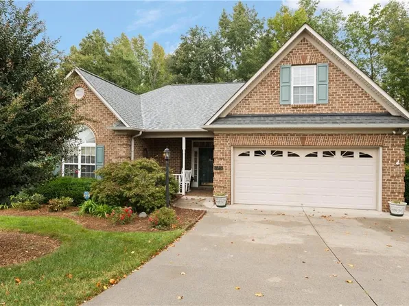 125 Meadows Edge Rd, Clemmons, NC 27012