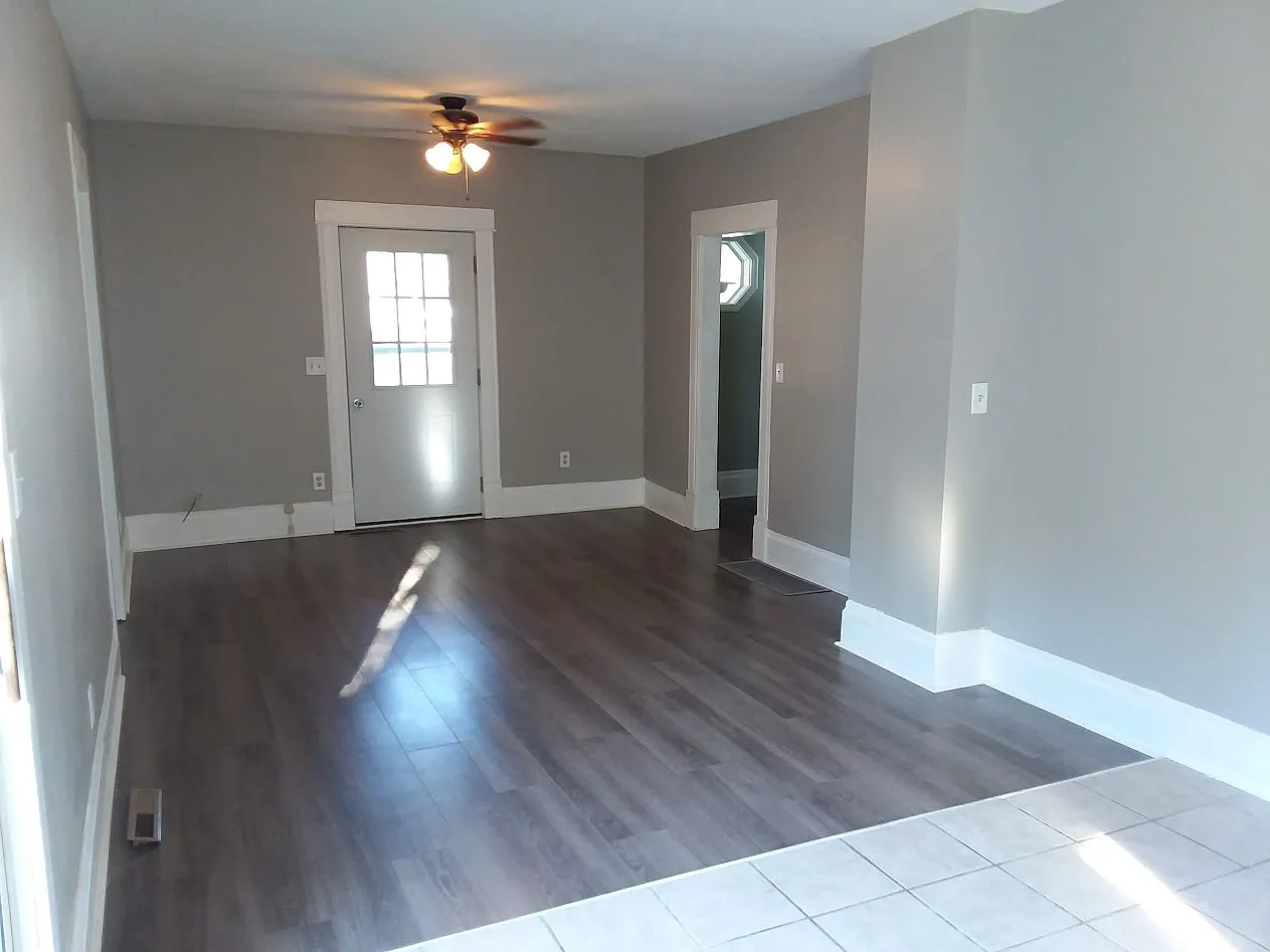 3 bed, 1.5 bath, 1100 sqft, $1,300 — Photo 2