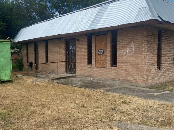 101 E Rockport St, Mathis, TX 78368