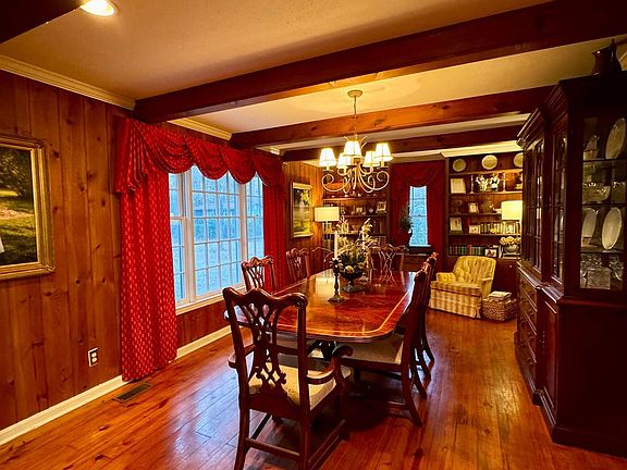 4th image of 145 Pearson Dr SW