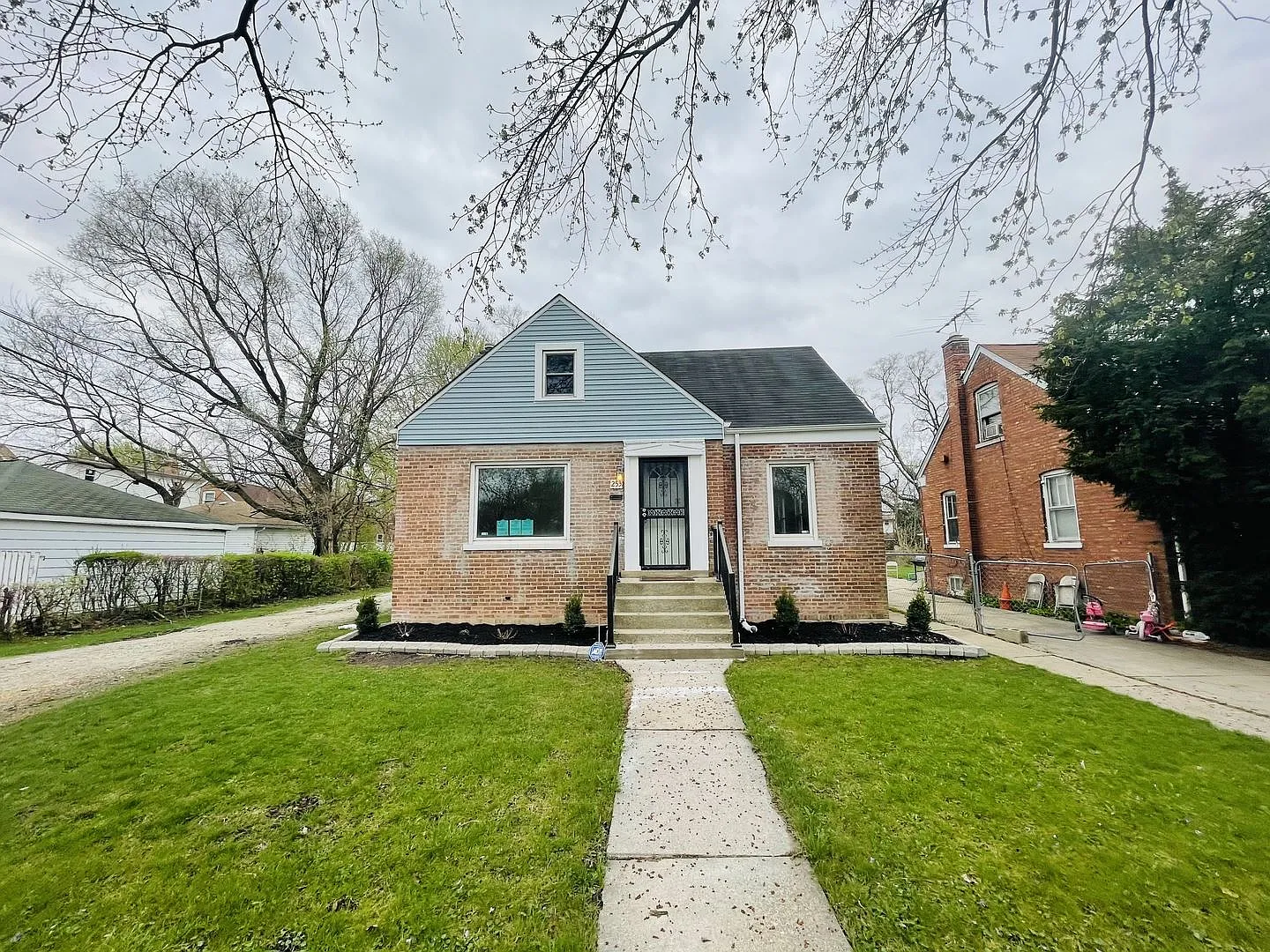 253 E 141st Pl photo 1