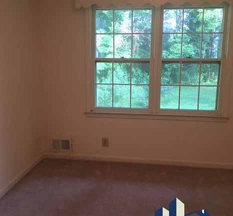 5th image of 5218 Glenn Ct