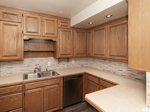 5th image of 3017 Bellevue Ave