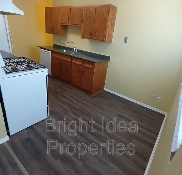 5940 E River Rd #11 — Photo 6