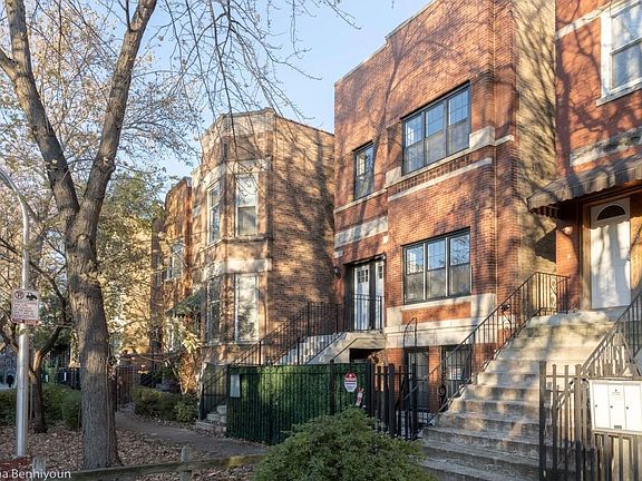 2nd image of 1239 N Rockwell St Unit 2