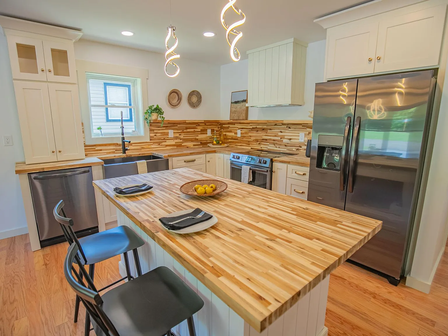 2624 Washington Ave — Photo 4