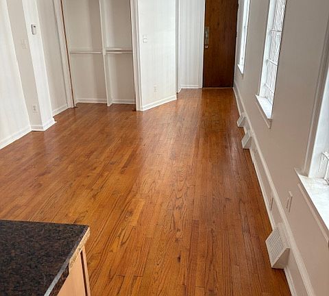 5th image of 1918 Bainbridge St #1R