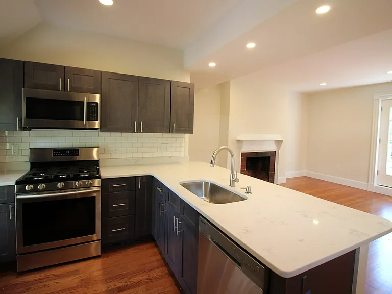 49 Beech Glen St #2 — Photo 2