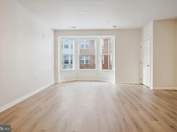 2665 Prosperity Ave APT 256, Fairfax, VA 22031