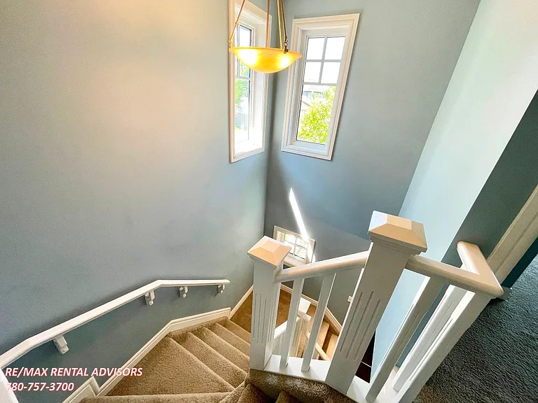 2429 Austin Cres SW — Photo 9