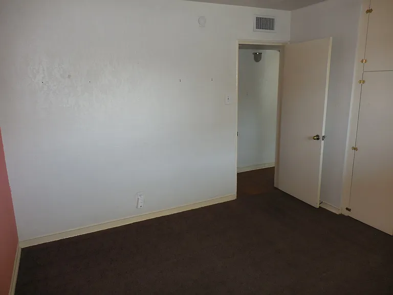 701 W Yandell Dr #1 — Photo 11